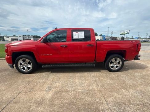 Used 2018 Chevrolet Silverado 1500 Custom w/ Custom Value Package AWD/4WD image 5