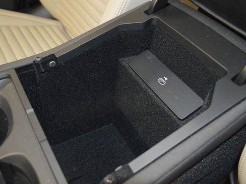 Used 2025 Land Rover Discovery Sport S image 34