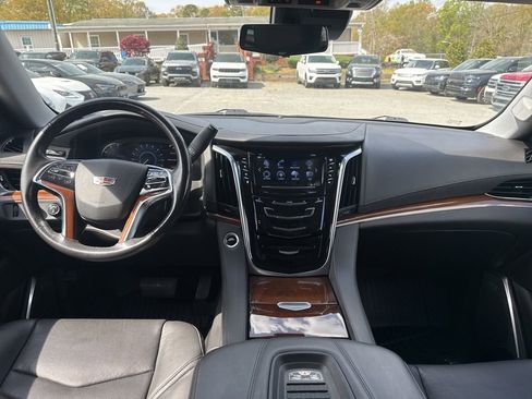 Used 2020 Cadillac Escalade Luxury image 15