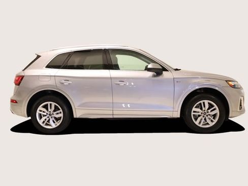 Used 2023 Audi Q5 2.0T Premium w/ Convenience Package image 4