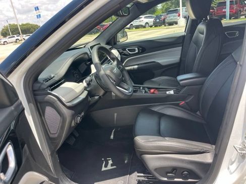 Used 2025 Jeep Compass Limited AWD/4WD image 15