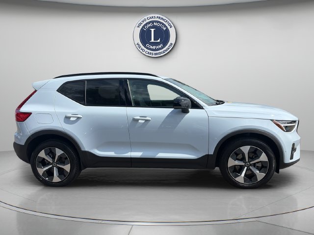 Certified 2026 Volvo XC40 B5 Plus AWD/4WD image 2