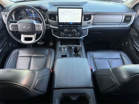 Used 2022 Ford Expedition XLT image 11