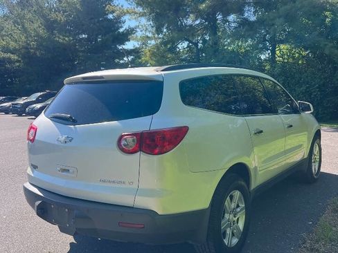 Used 2012 Chevrolet Traverse LT FWD image 4