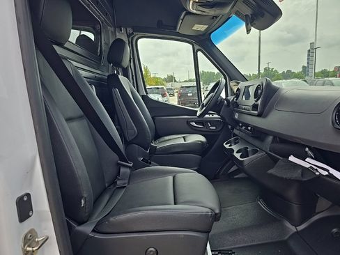 Used 2024 Mercedes-Benz Sprinter 2500 image 17