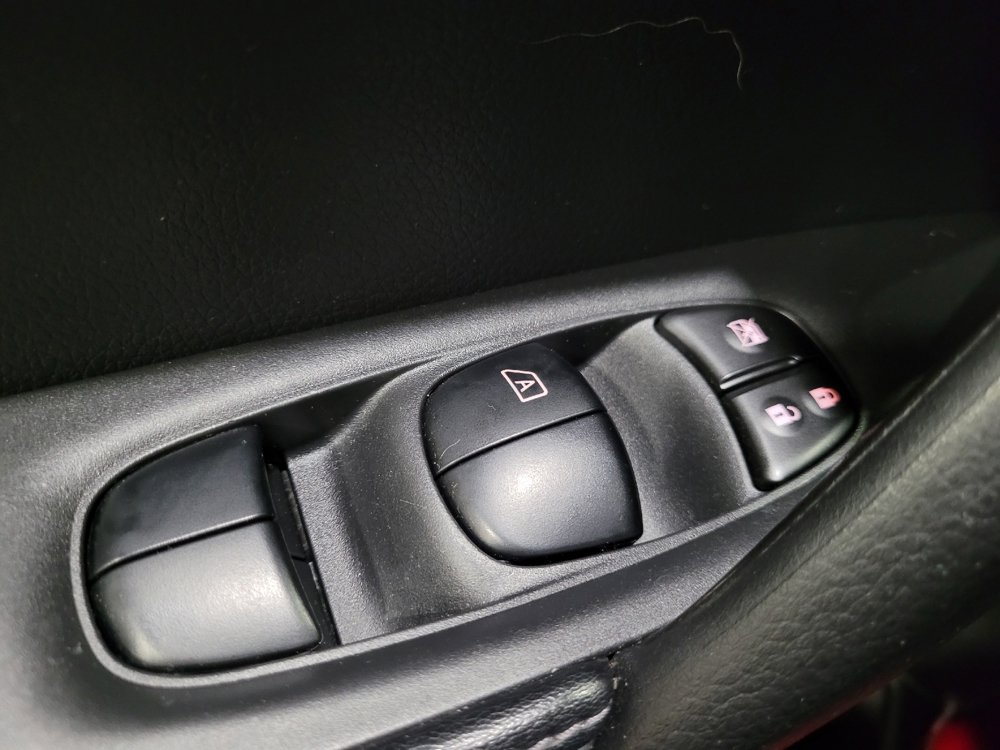 Used 2017 Nissan Rogue S AWD/4WD image 27