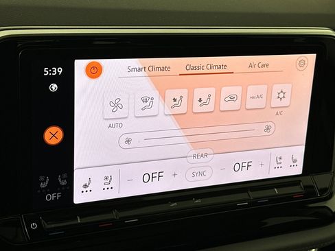 Used 2024 Volkswagen Atlas Peak Edition SE image 20