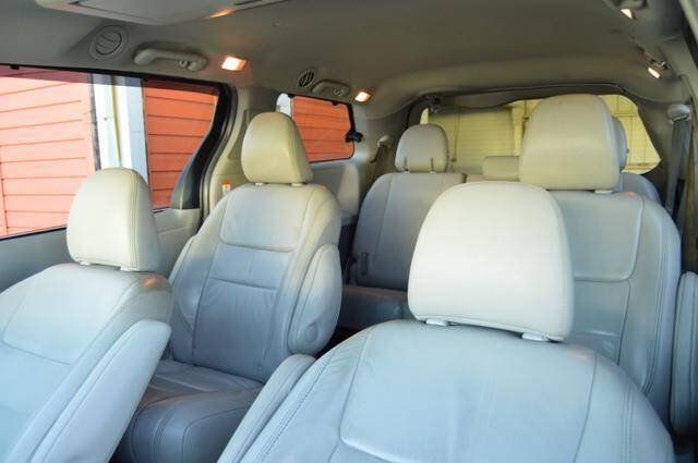 Used 2015 Toyota Sienna XLE Premium AWD/4WD image 56