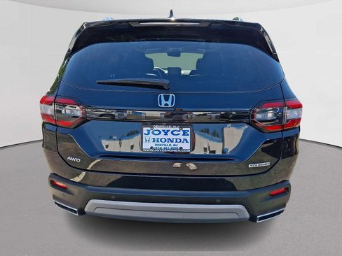 Certified 2025 Honda Pilot Touring image 9