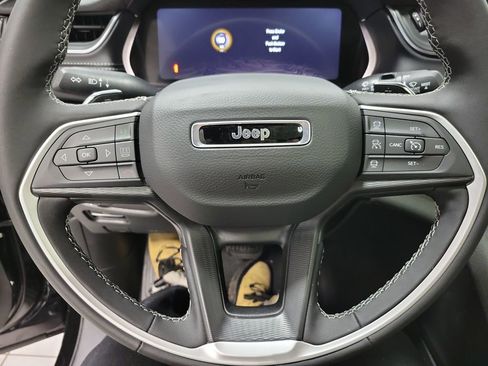 New 2025 Jeep Grand Cherokee Altitude image 16