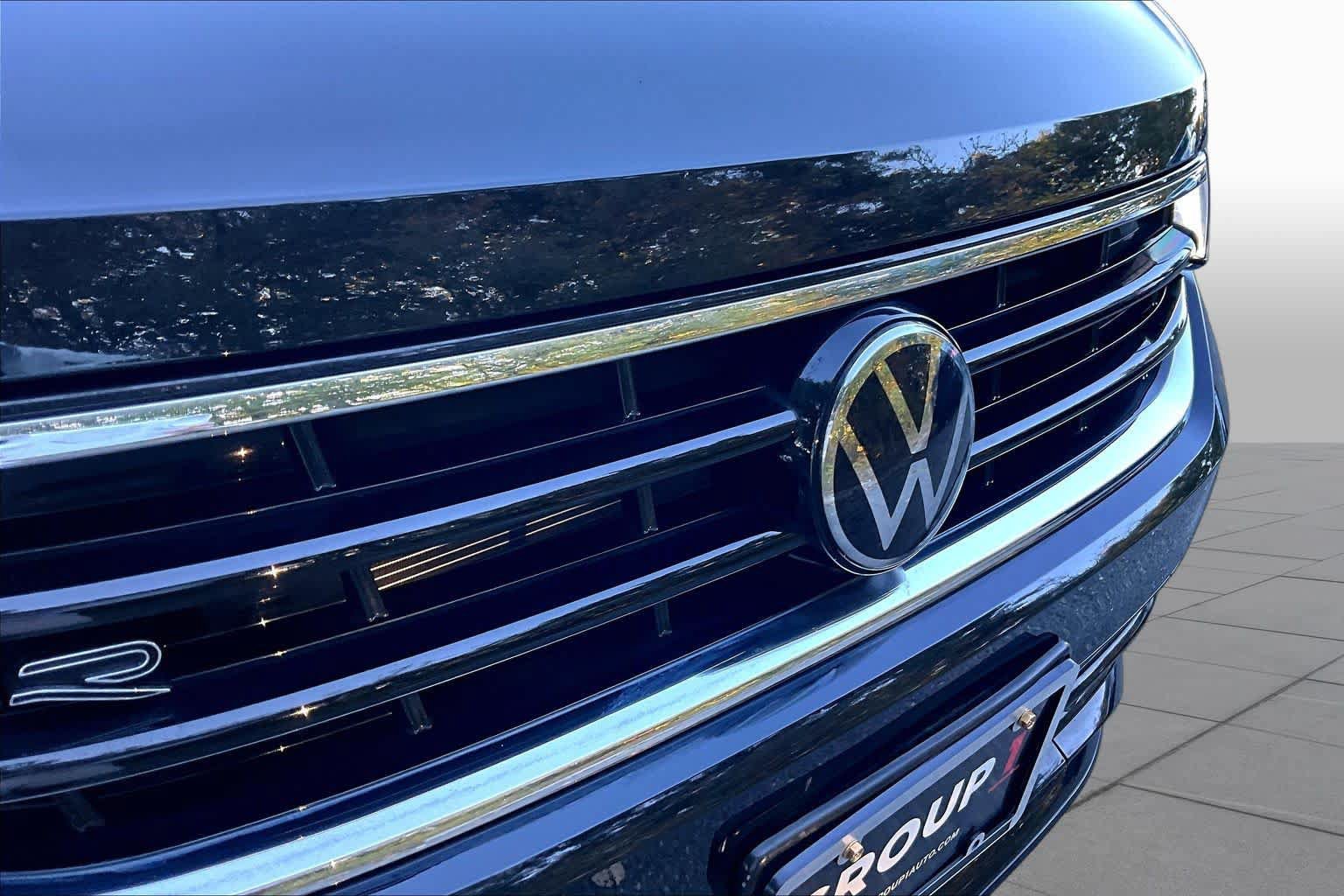 Used 2024 Volkswagen Tiguan SE R-Line AWD/4WD image 28