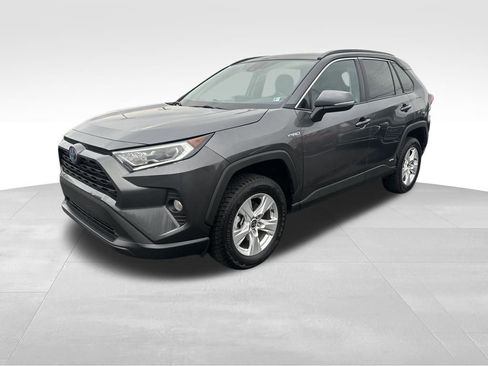 Used 2021 Toyota RAV4 XLE w/ Convenience Package image 3