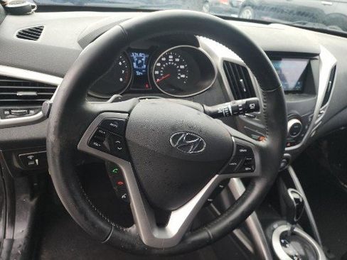 Used 2017 Hyundai Veloster Value Edition image 5