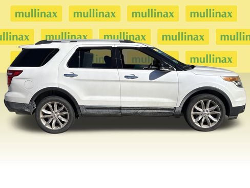 Used 2014 Ford Explorer XLT w/ Equipment Group 202A image 2