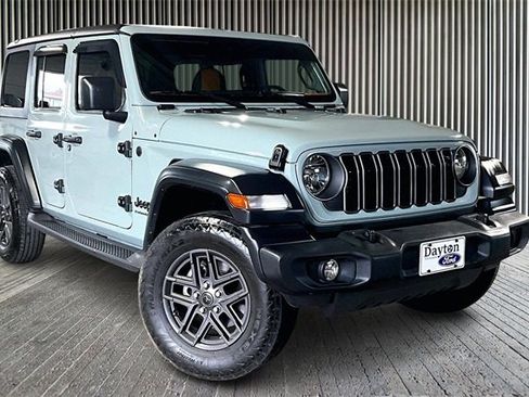 Used 2024 Jeep Wrangler Sport S image 11