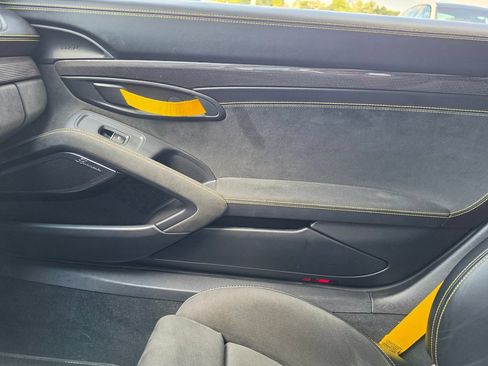 Used 2021 Porsche 718 Boxster Spyder RWD image 35