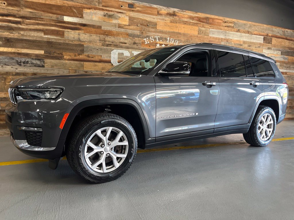 Used 2022 Jeep Grand Cherokee L Limited AWD/4WD image 9