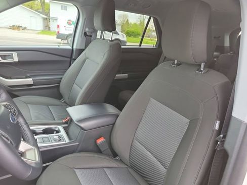 Used 2024 Ford Explorer XLT w/ Class IV Trailer Tow Package AWD/4WD image 5