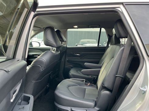 Used 2025 Toyota Grand Highlander FWD image 27