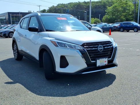 Certified 2023 Nissan Kicks SV w/ Interior Electronics Package FWD image 3