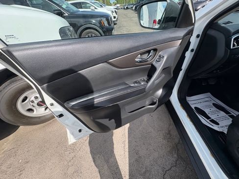 Used 2014 Nissan Rogue SV w/ SV Family Package AWD/4WD image 13