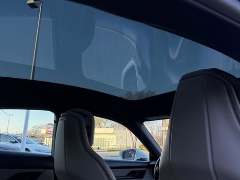 Used 2022 Porsche Taycan image 43