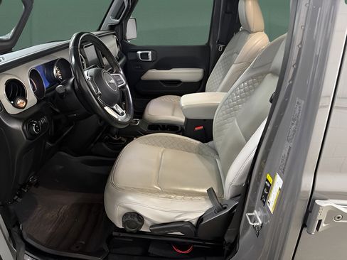 Used 2022 Jeep Gladiator Overland AWD/4WD image 12