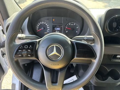Used 2022 Mercedes-Benz Sprinter 2500 image 24