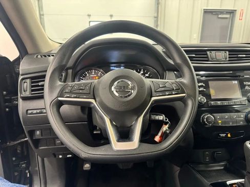 Used 2017 Nissan Rogue S image 9