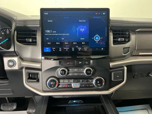 Used 2023 Ford Expedition Max XLT image 14