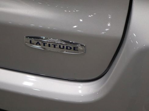 Used 2024 Jeep Compass Latitude image 47