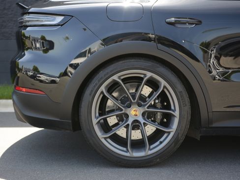 Certified 2024 Porsche Cayenne Turbo GT AWD/4WD image 36