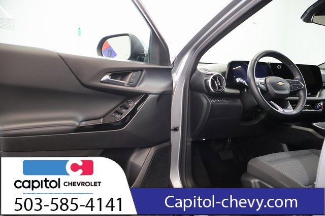 Used 2025 Chevrolet Equinox LT AWD/4WD image 9