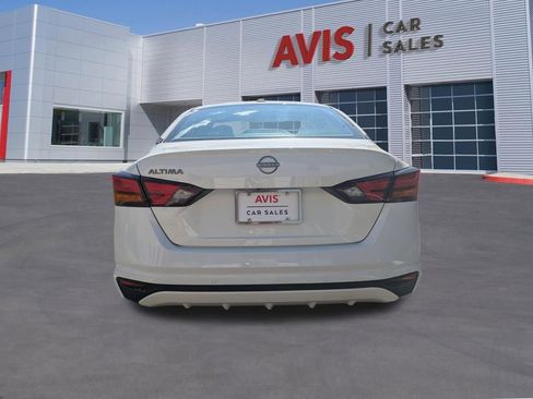 Used 2025 Nissan Altima 2.5 SV image 7