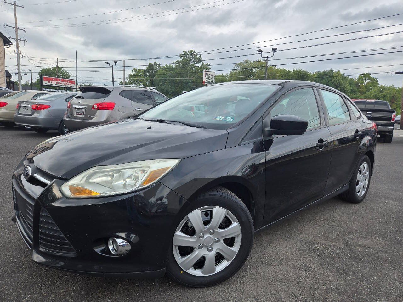 Used 2012 Ford Focus SE FWD image 2