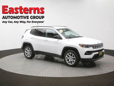 Used 2022 Jeep Compass Latitude AWD/4WD image 46