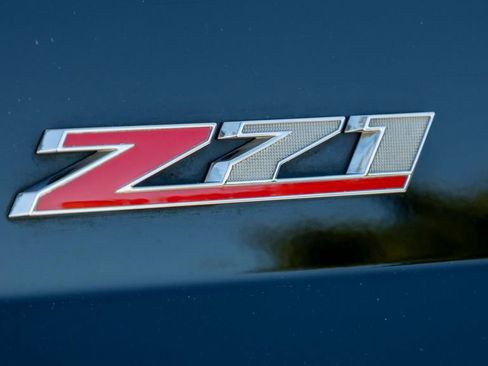 Used 2020 Chevrolet Suburban LT w/ Z71 Midnight Edition image 35