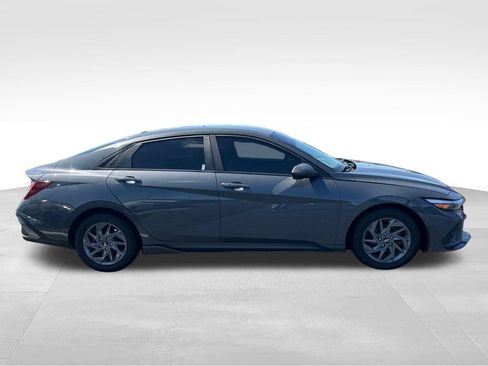 Used 2024 Hyundai Elantra SEL FWD image 6