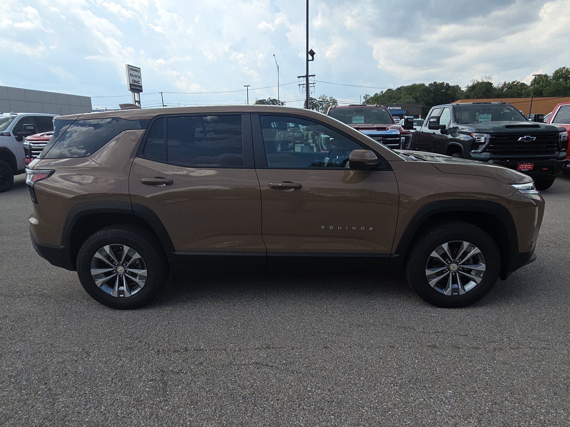 New 2027 Chevrolet Equinox LT w/ Convenience Package II FWD image 9