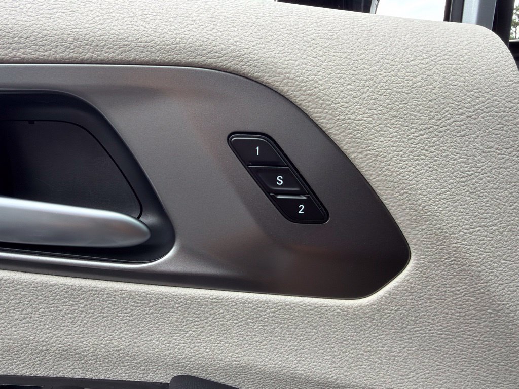 Used 2024 Chrysler Pacifica Touring-L FWD image 17