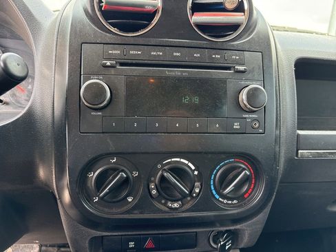 Used 2009 Jeep Compass Sport image 17