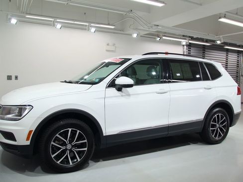 Used 2021 Volkswagen Tiguan SE w/ Panoramic Sunroof Package AWD/4WD image 3