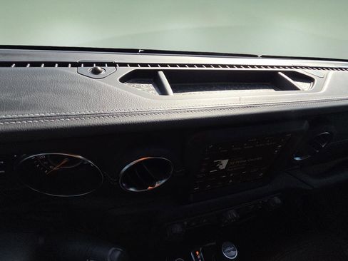 Used 2022 Jeep Gladiator Overland w/ Popular Equipment Package image 9