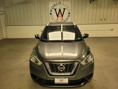 Used 2019 Nissan Kicks S image 12