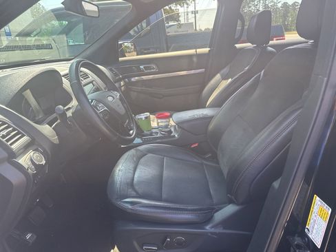 Used 2018 Ford Explorer XLT w/ Equipment Group 202A AWD/4WD image 6