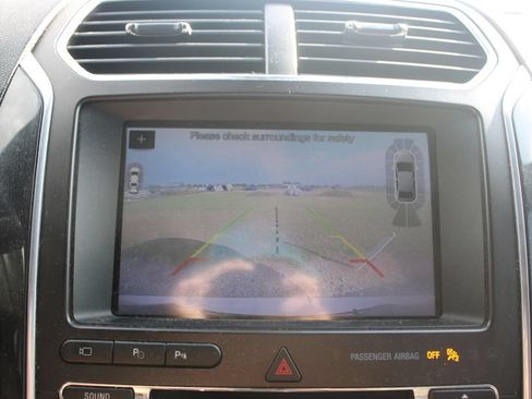 Used 2017 Ford Explorer Limited w/ Equipment Group 301A FWD image 38