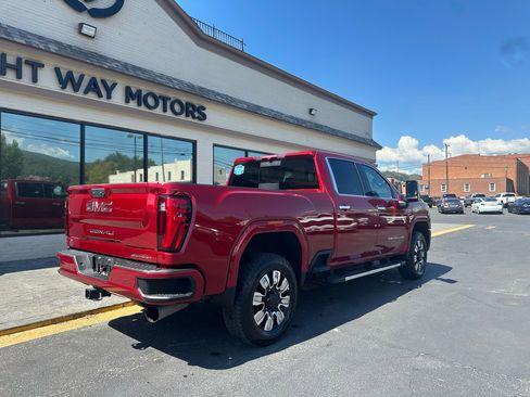 Used 2024 GMC Sierra 3500 Denali image 3