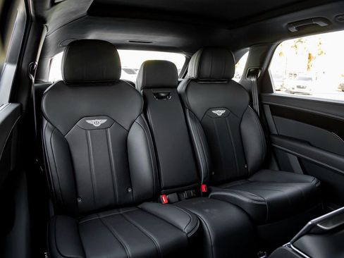 Used 2024 Bentley Bentayga Extended Wheelbase image 23