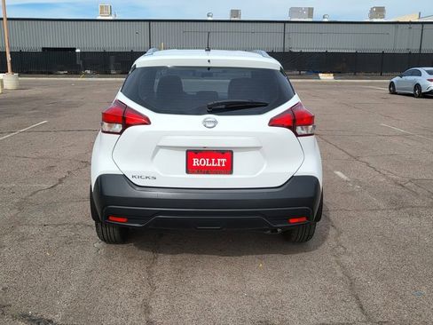 Used 2019 Nissan Kicks S image 6