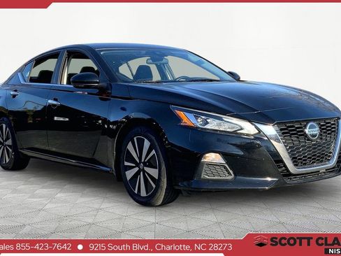 Used 2021 Nissan Altima 2.5 SV w/ SV Premium Package image 1